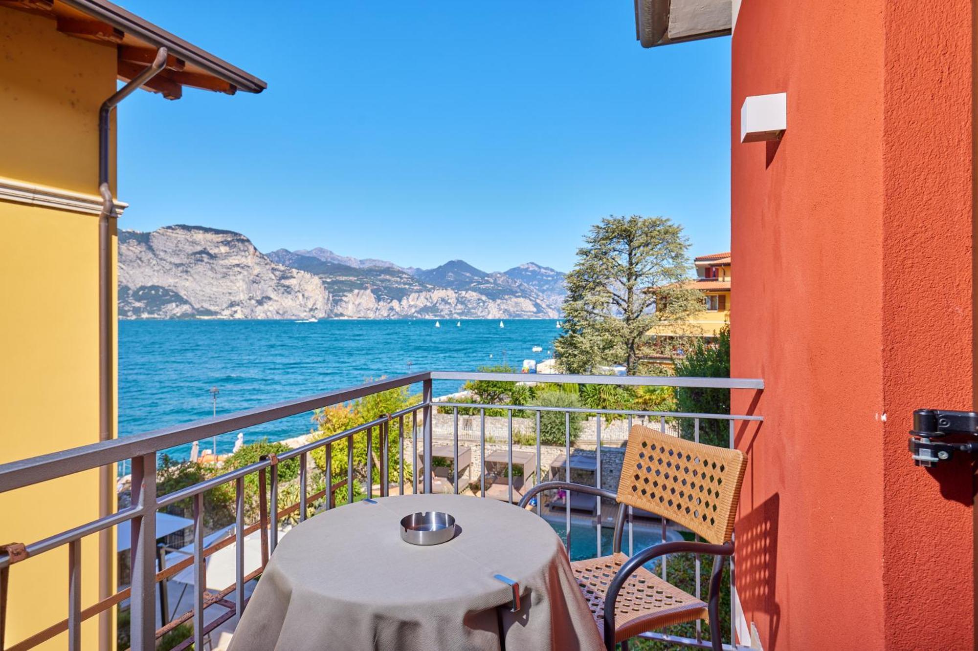 Lake Front Hotel Brenzone Exterior photo